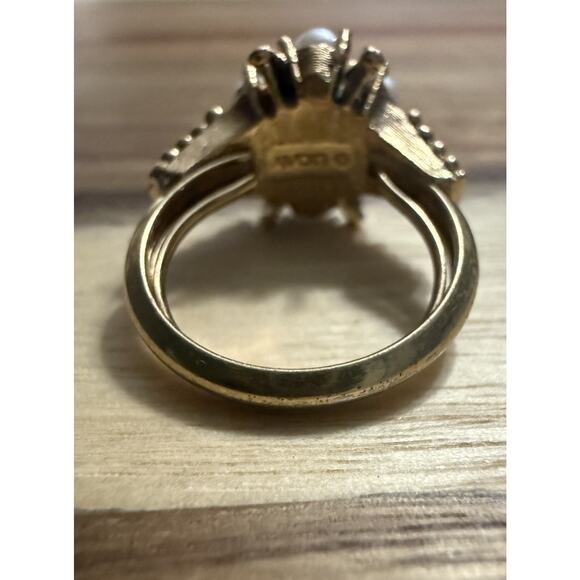 Avon Roseglow Ring with Rhinestone and Faux Pearls, Size 7, ca. 1973 - Picture 4 of 9